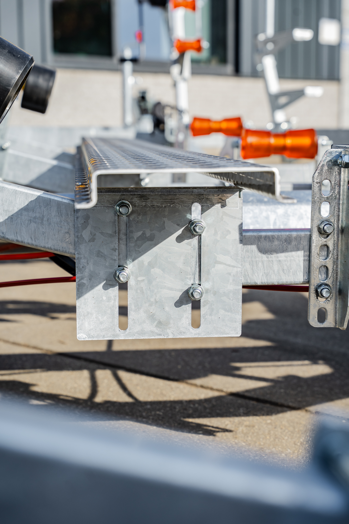 Walkway mounting plate V(B)-LINER and Z-LINER