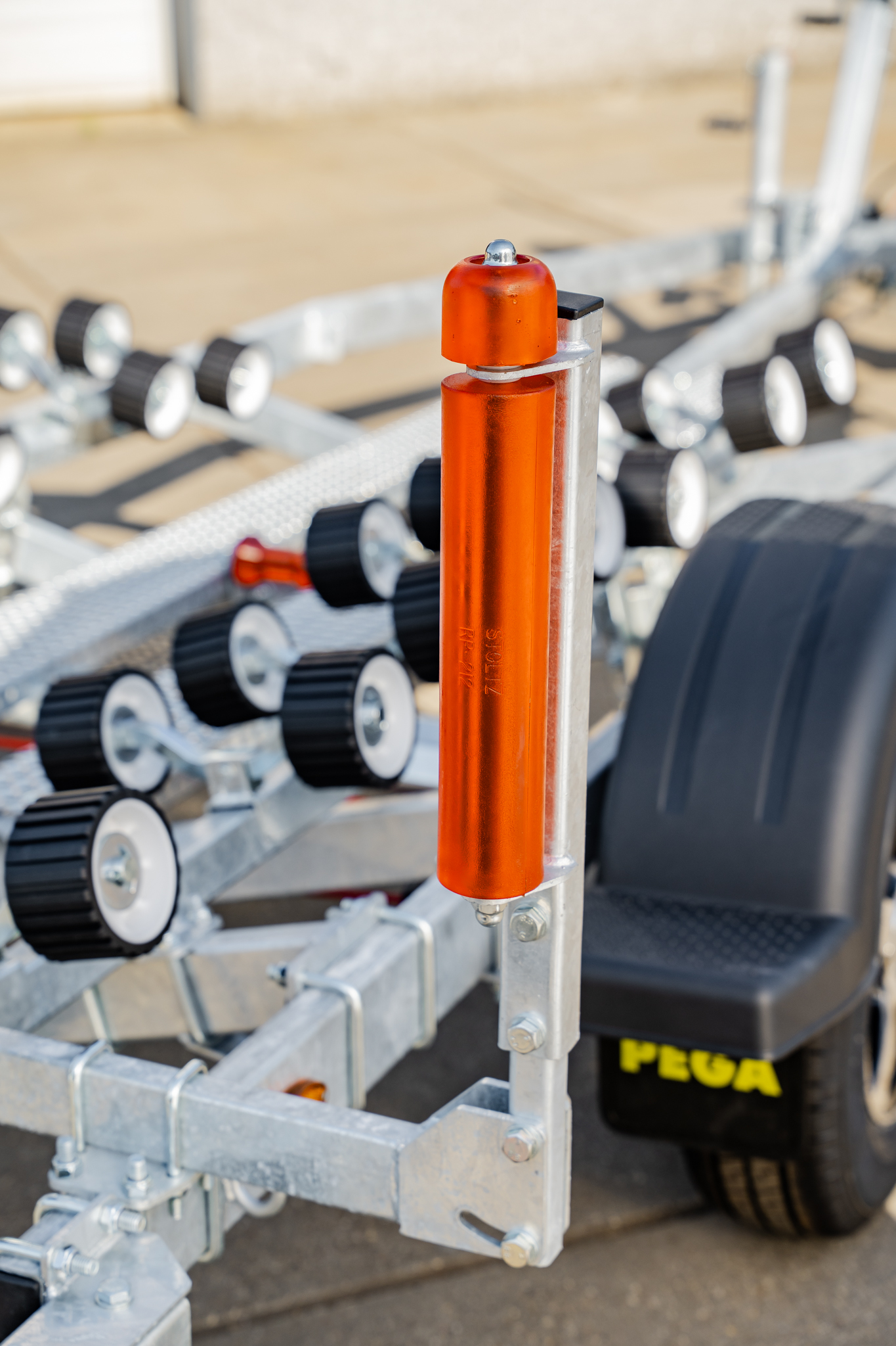 Adjustable side guide with PU rollers - Image 4