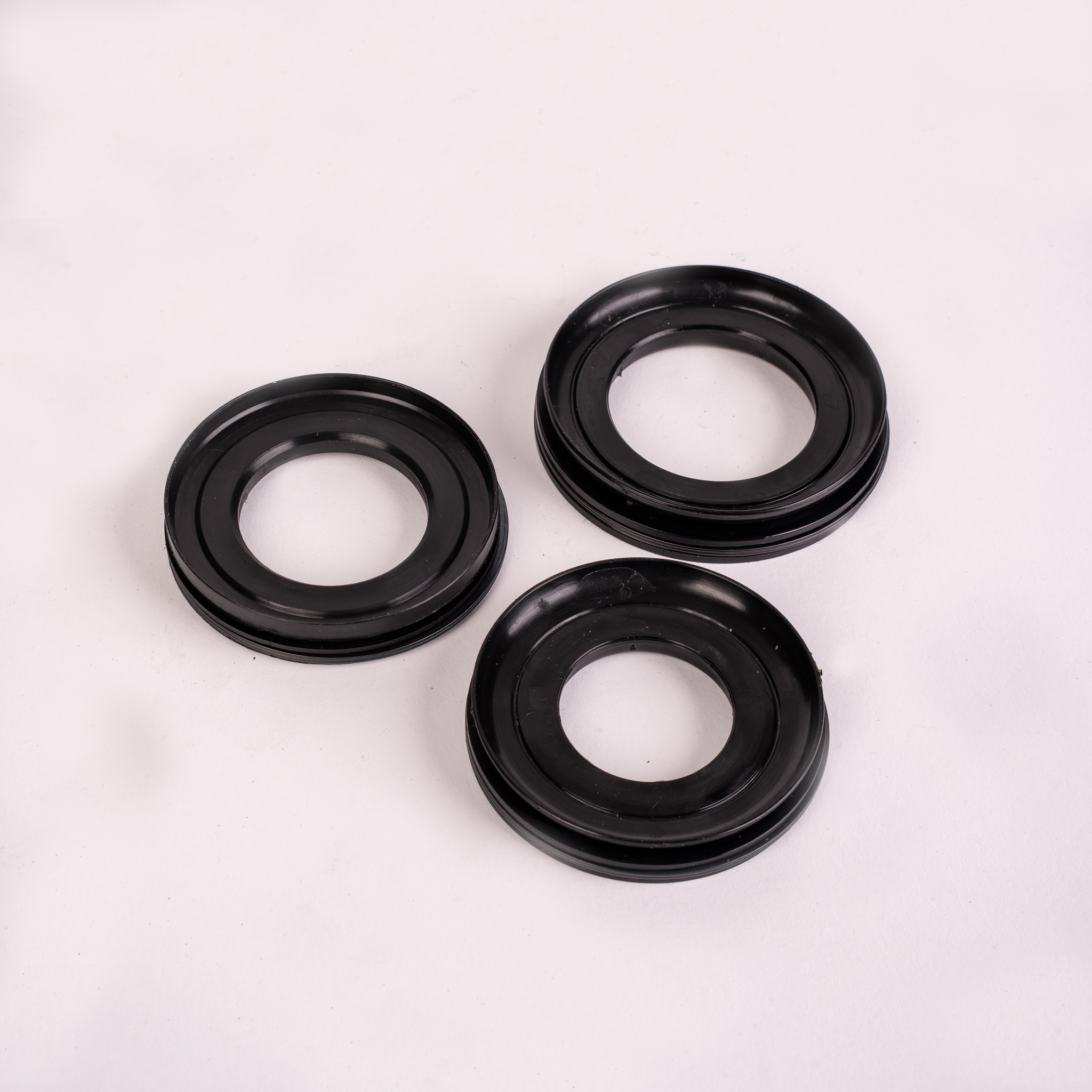 Oil seal for tapered roller bearing
