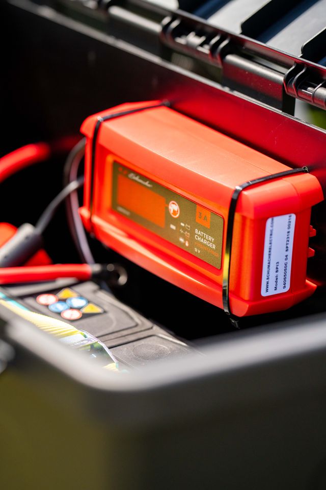 Chargeur de maintien pour bac à batterie